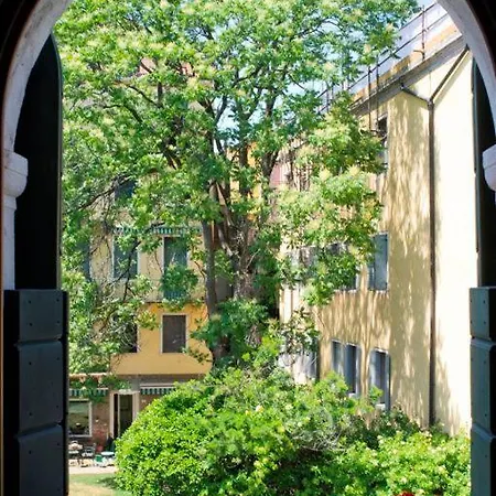 Отель American-dinesen 4*