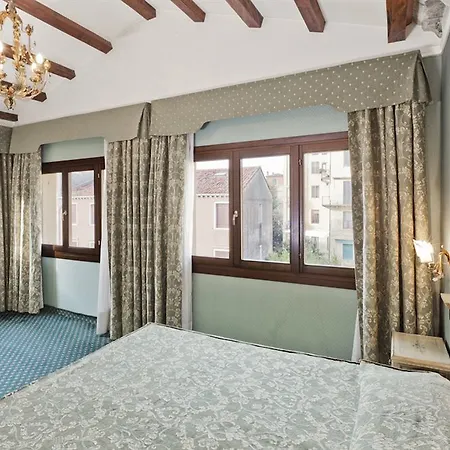 Otel American-dinesen Venedik